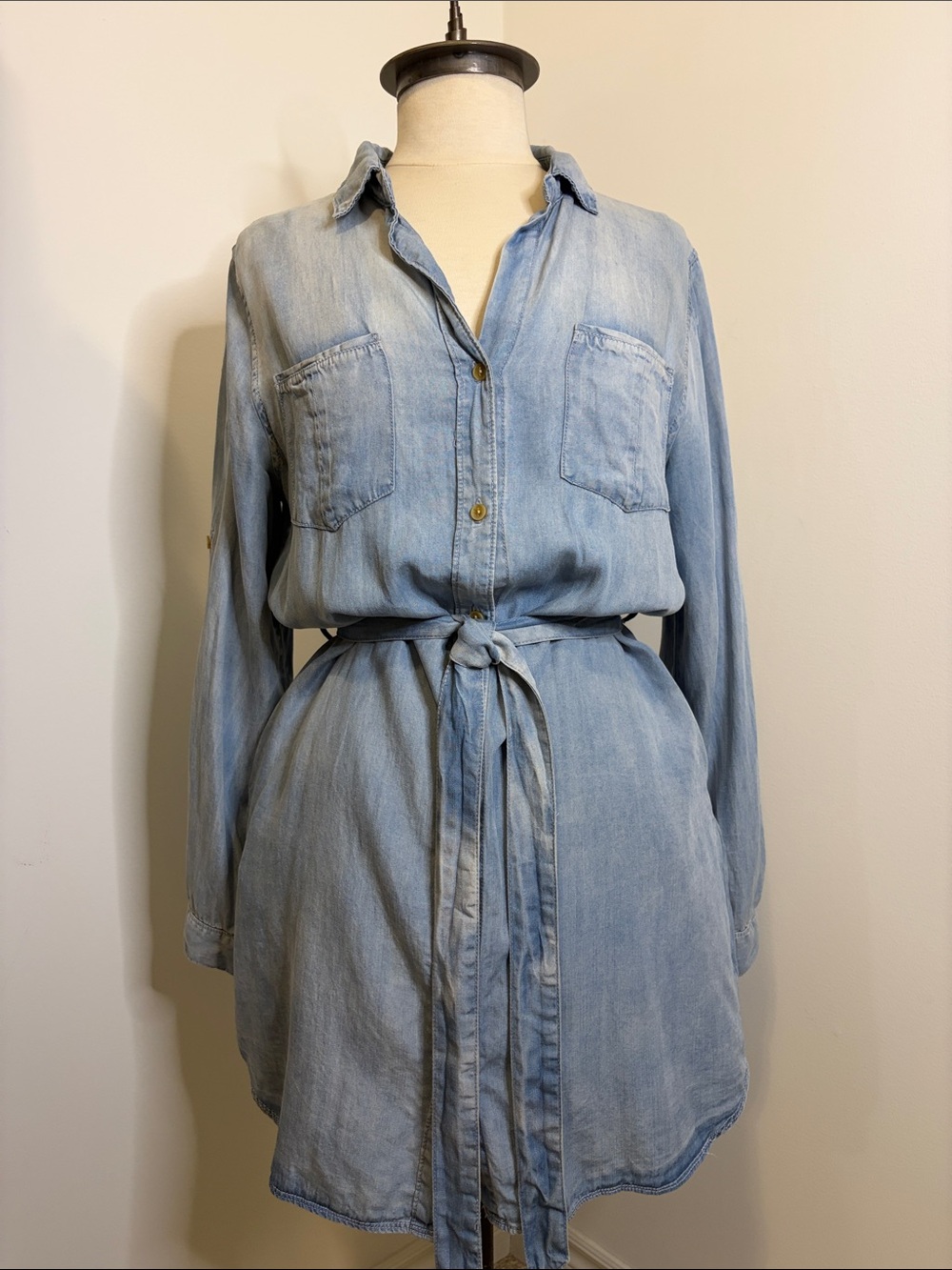 SAKS FIFTH AVENUE Light Wash Denim Shirt Dress Long Sleeve Roll Tab Belted LARGE